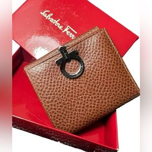EUC Salvatore Ferragamo wallet